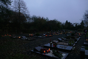 „Seelenlichter“ auf dem Naumburger Friedhof